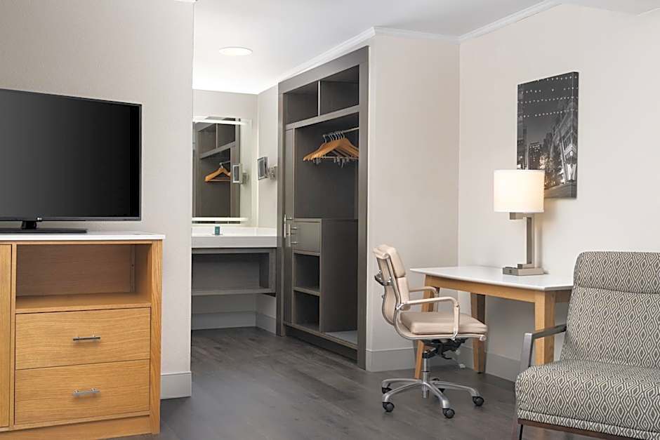 DoubleTree by Hilton Providence Airport Warwick