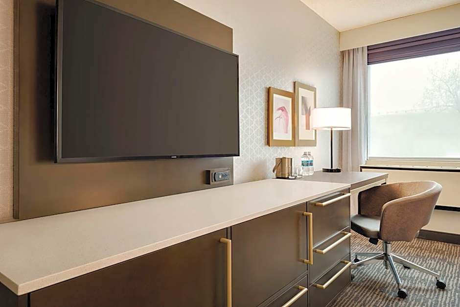DoubleTree by Hilton St. Paul East