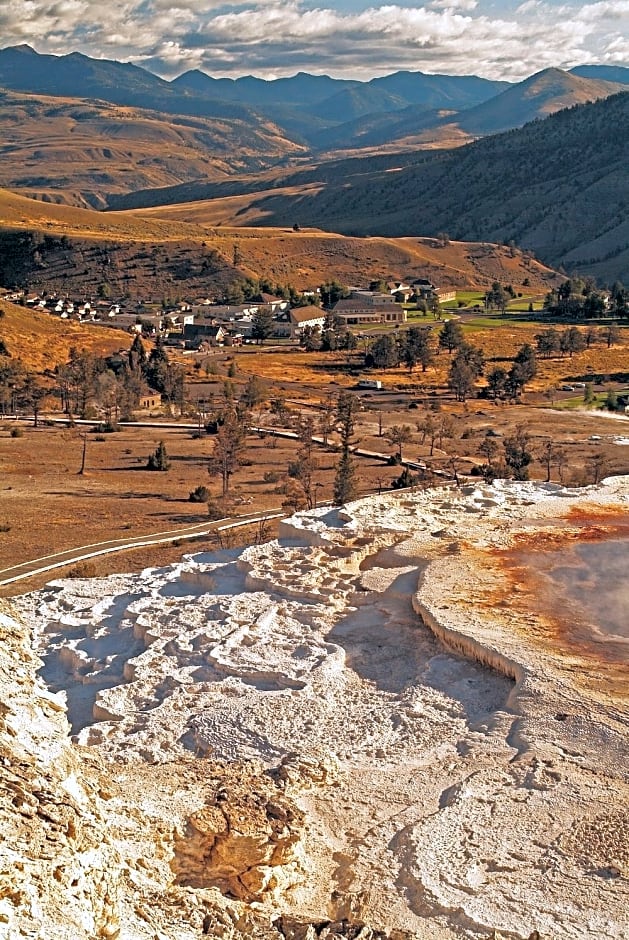 Mammoth Hot Springs Hotel & Cabins