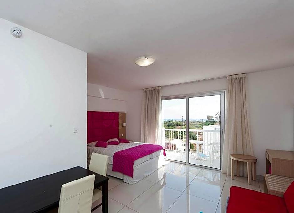 Marlita Beach Hotel Apartments