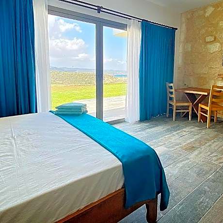 Double or Twin Room with Partial Sea View