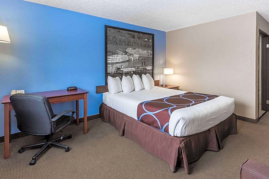 Super 8 by Wyndham Dubuque/Galena Area