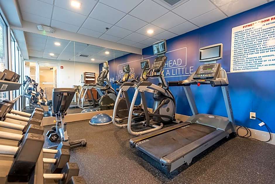 Holiday Inn Express Hotel & Suites Cocoa Beach By IHG