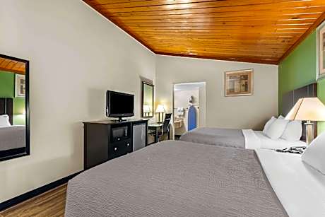 Queen Room with Two Queen Beds - Accessible/Non-Smoking