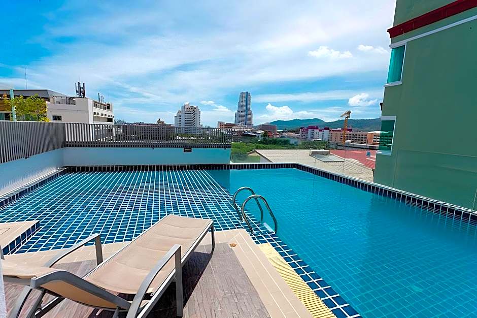 Hallo Patong Hotel - Rooftop Pool - Stunning Mountain Views & OTOP Market