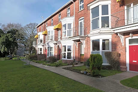 Hurst Dene Aparthotel