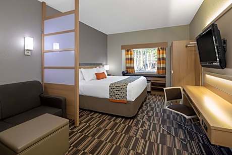 1 King Bed Studio Suite Non-Smoking
