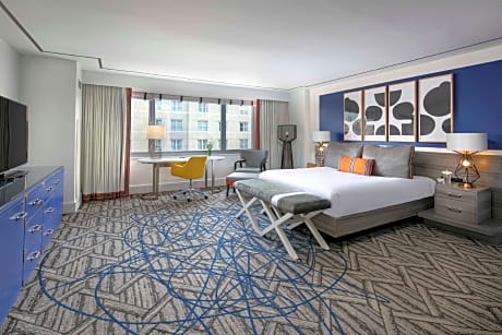 Executive Studio King Room with Bathtub - Mobility Accessible