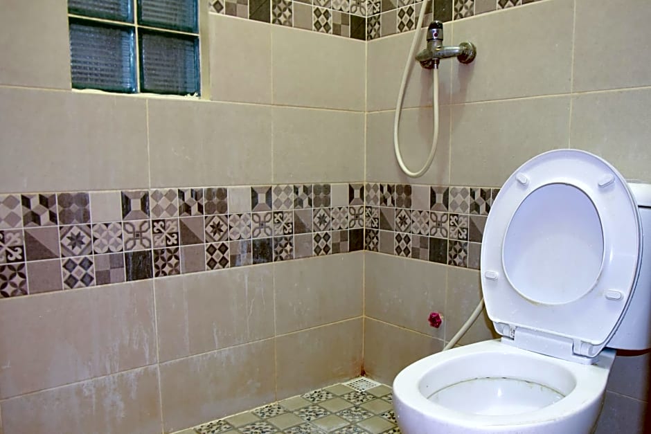 RedDoorz near Mangga Dua Square