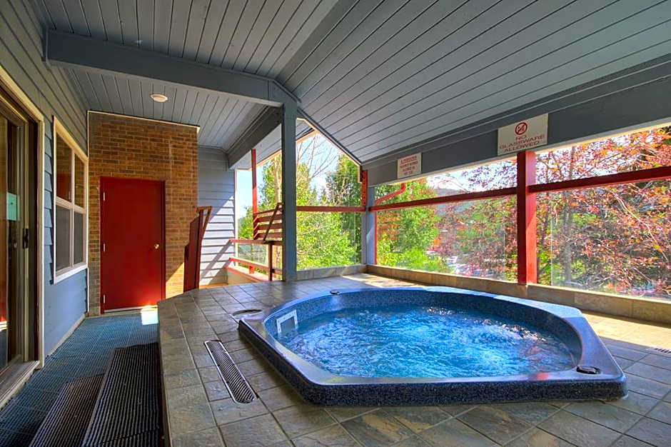 River Mountain Lodge