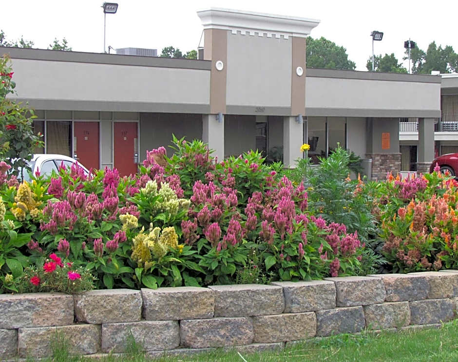 Red Carpet Inn - Augusta