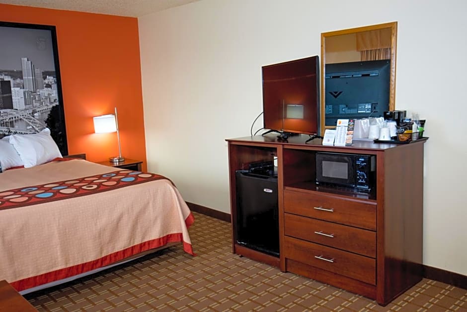 Super 8 by Wyndham Altoona