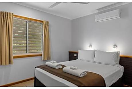 Superior 2 Bedroom Cabin - Pet Friendly