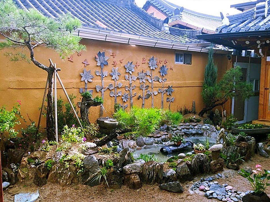 Happiness Full Hanok Guesthouse Jeonju