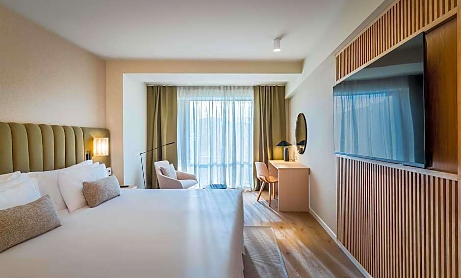 Photo 1 of 5 of Suite, View