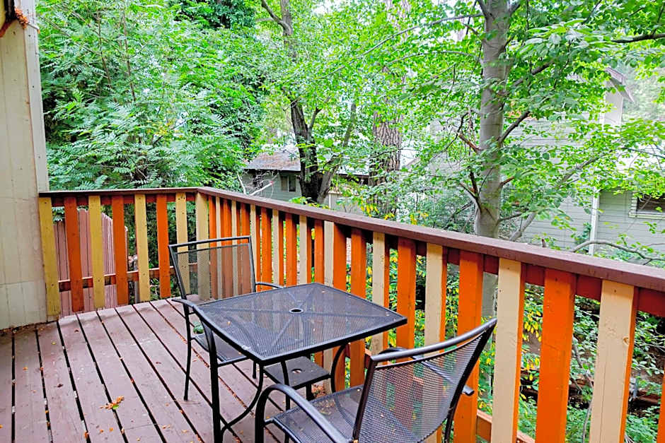 Sleepy Hollow Cabins and Hotel