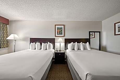 Queen Room with Two Queen Beds and Bathtub - Disability Access/Non-Smoking