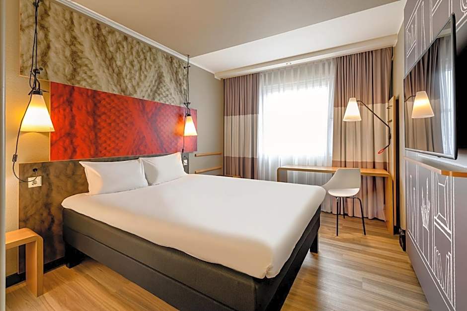 Ibis Manchester Centre 96 Portland Street