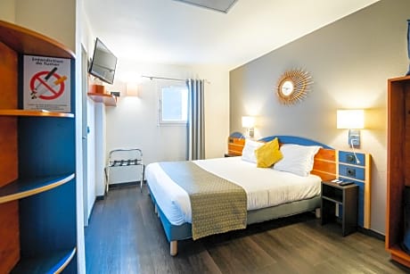 Triple Room with 1 Double and 1 Single Bed
