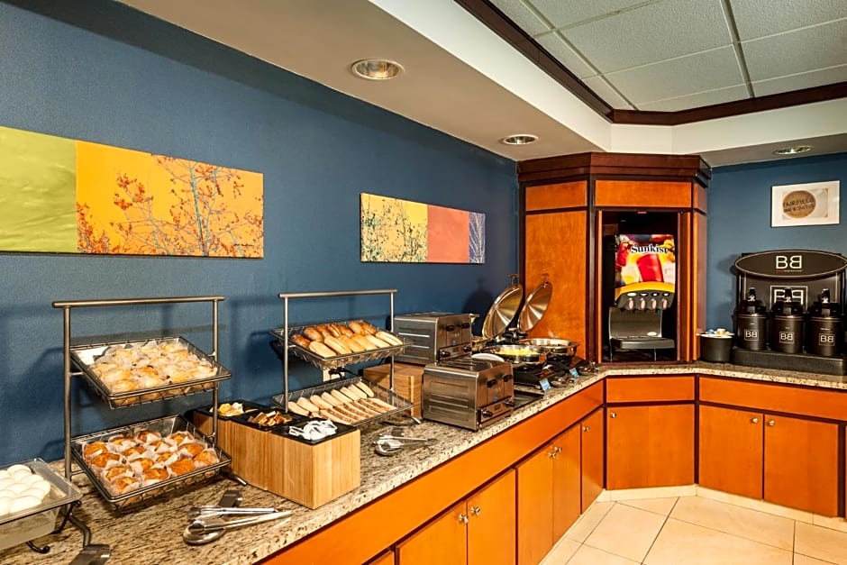 Fairfield Inn & Suites by Marriott Brunswick Freeport