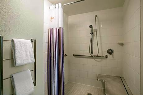 Queen Room - Disability Access