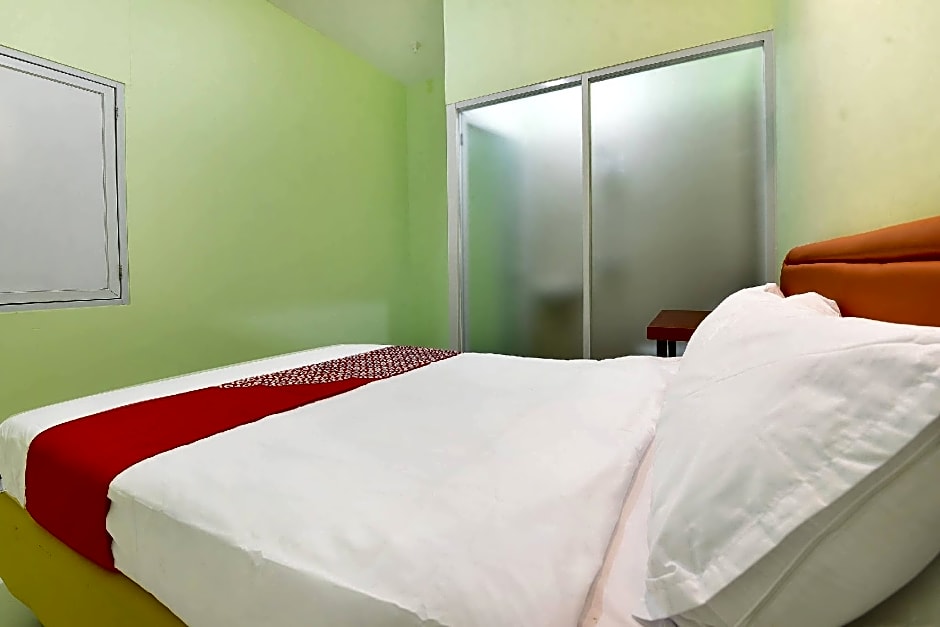 OYO 91351 87 Guest House