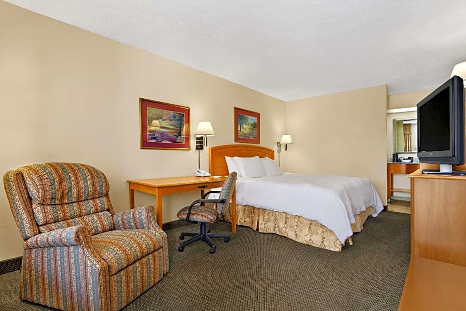 Howard Johnson by Wyndham Greensboro Near the Coliseum – Greensboro, NC