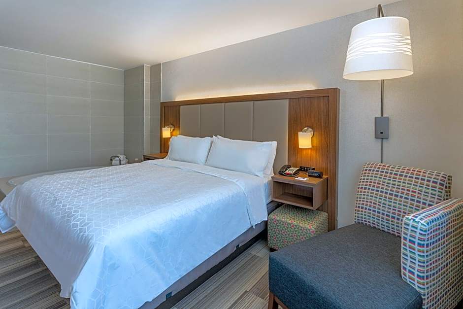Holiday Inn Express LaGuardia Airport By IHG