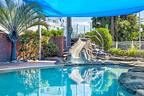 Sapphire Palms Motel