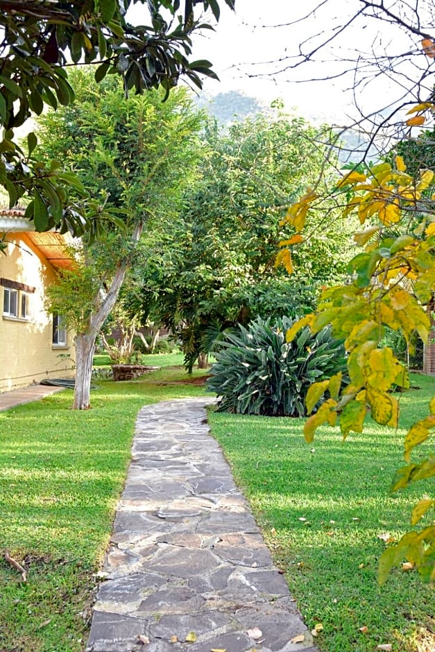 Las Palomas Bed & Breakfast (16 y Mayores)