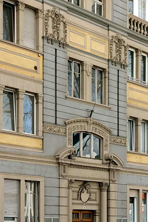 ELECTRIC Rooms & Suites