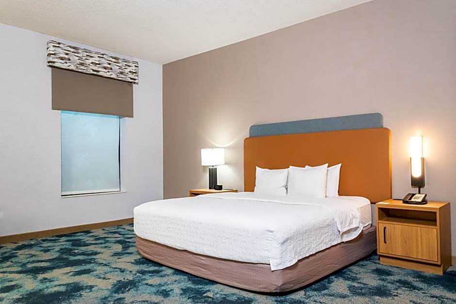 Hampton Inn & Suites Addison