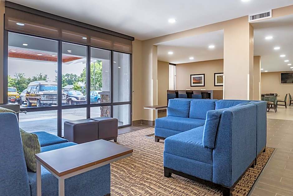 Quality Inn & Suites Spring Lake - Fayetteville near Fort Bragg