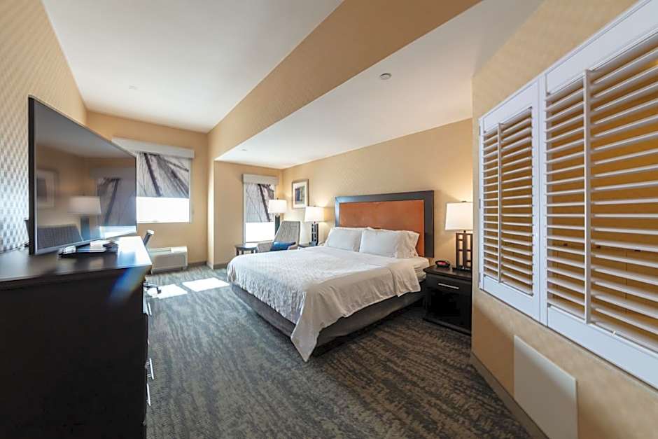 Holiday Inn Express & Suites Riverport Richmond By IHG
