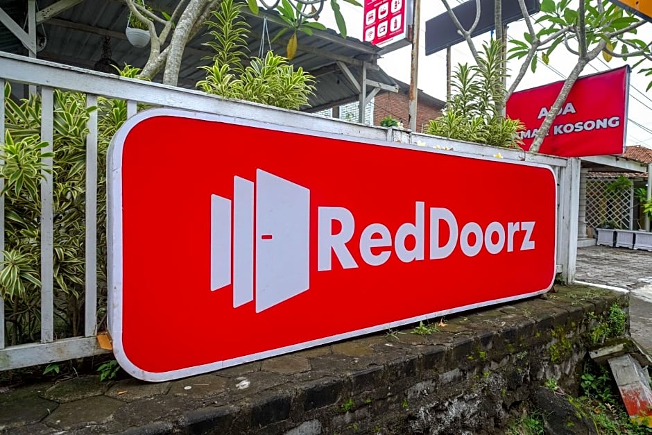 RedDoorz at Paris Ocean