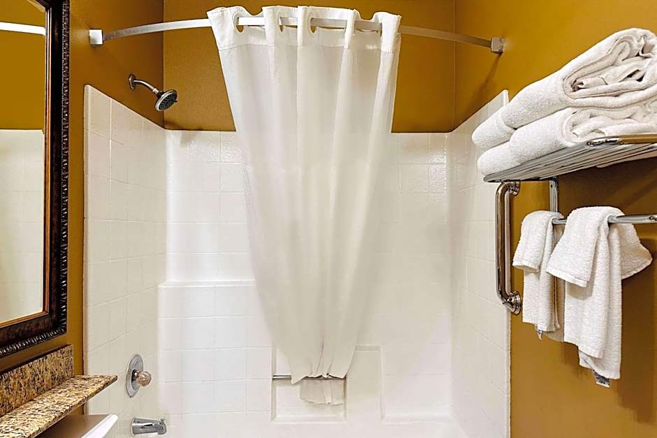 Quality Inn & Suites Westminster - Seal Beach Westminster