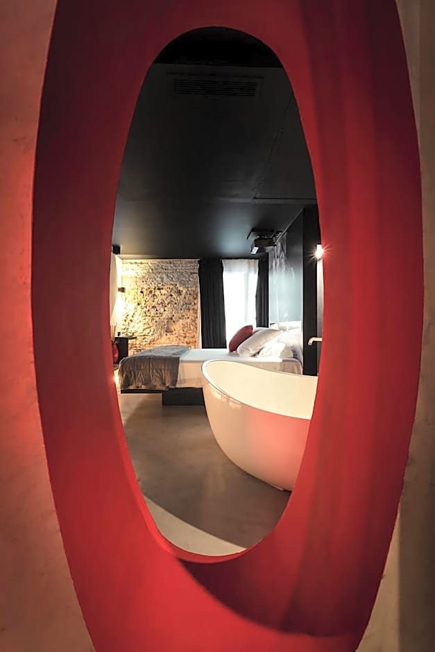 The Black Boutique -- Turistea Suites