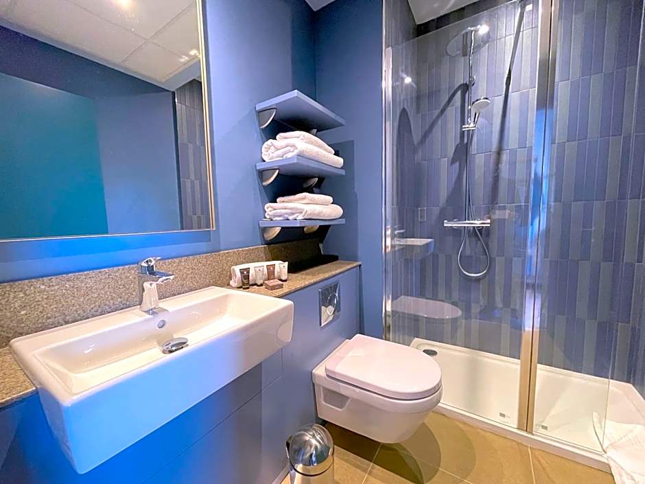 Hex Wildlife Hotel at Yorkshire Wildlife Park