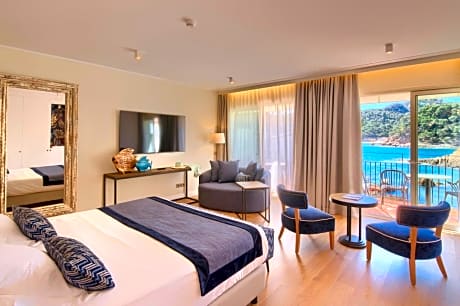 Double or Twin Room with terrace and sea view (2 Adults + 1 Child)