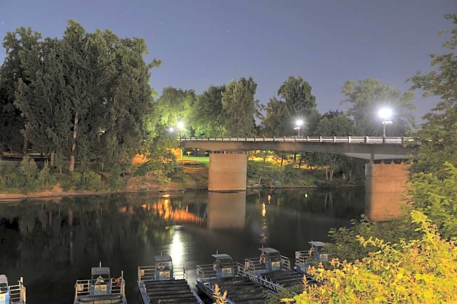 The Lodge at Riverside