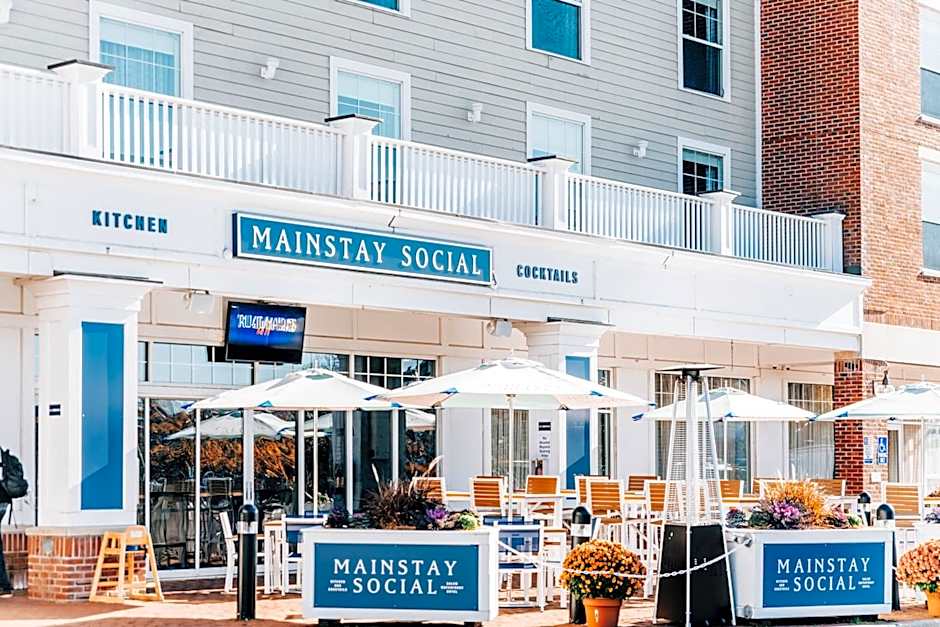Salem Waterfront Hotel & Suites