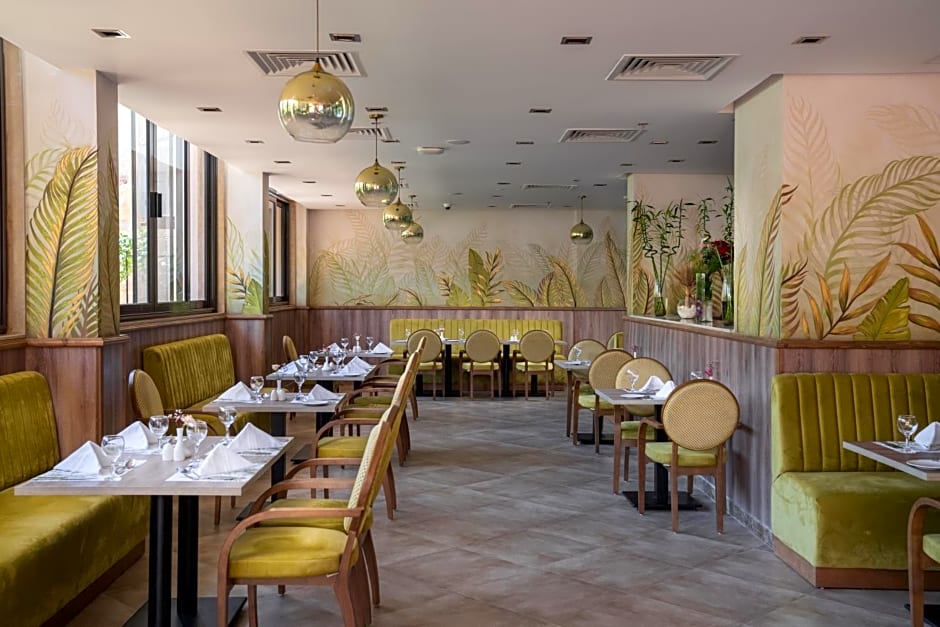 Rhactus Hotel, New Alamein