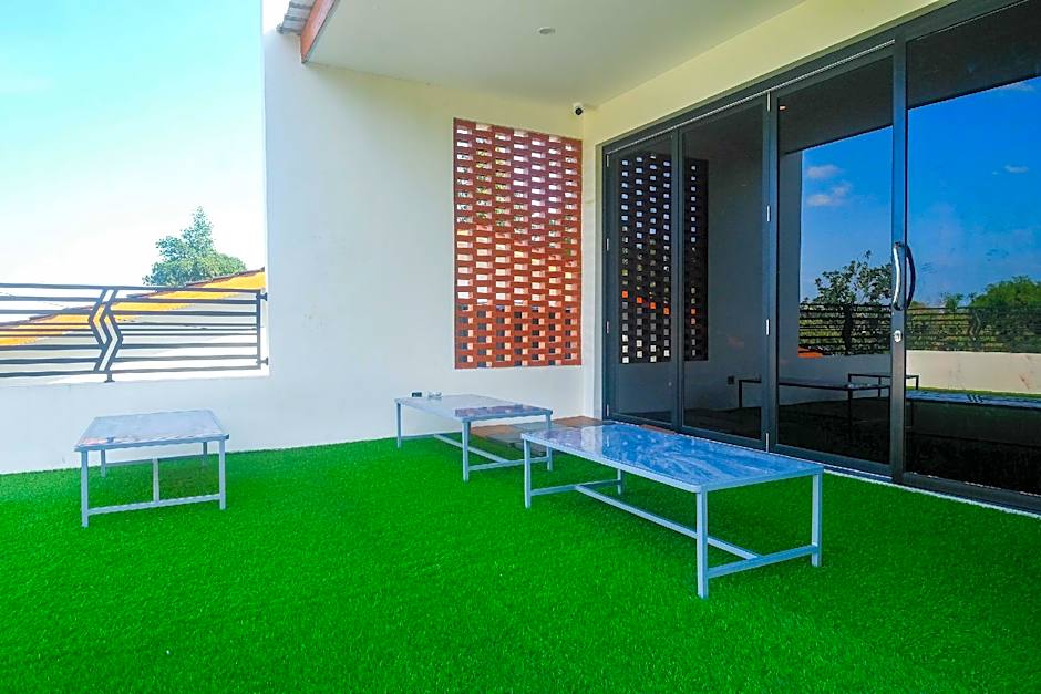 Urbanview Hotel Nardis Living near UMY