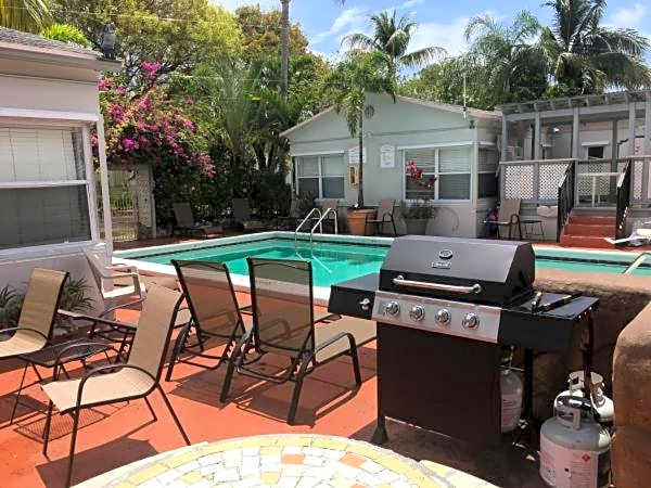 Richard's Motel Courtyard