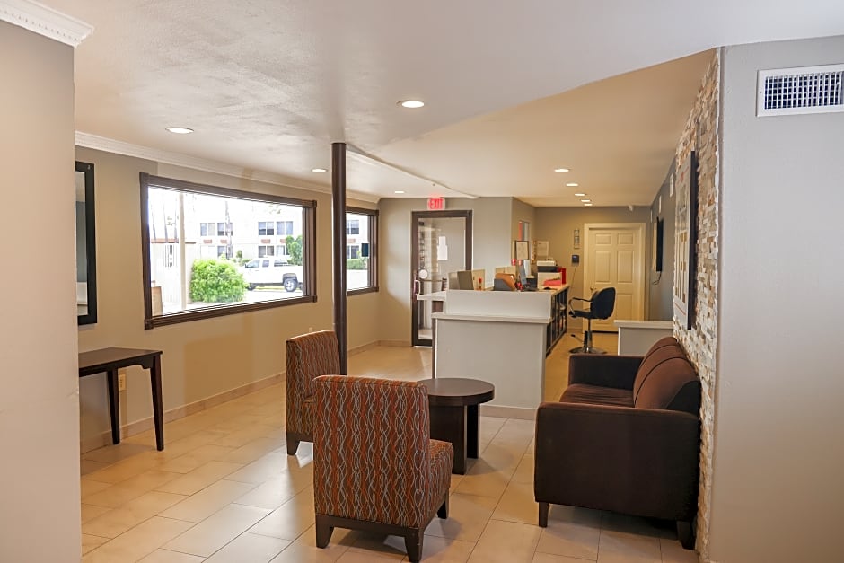 OYO Hotel McAllen Airport South - 1 mi from McAllen Medical Center