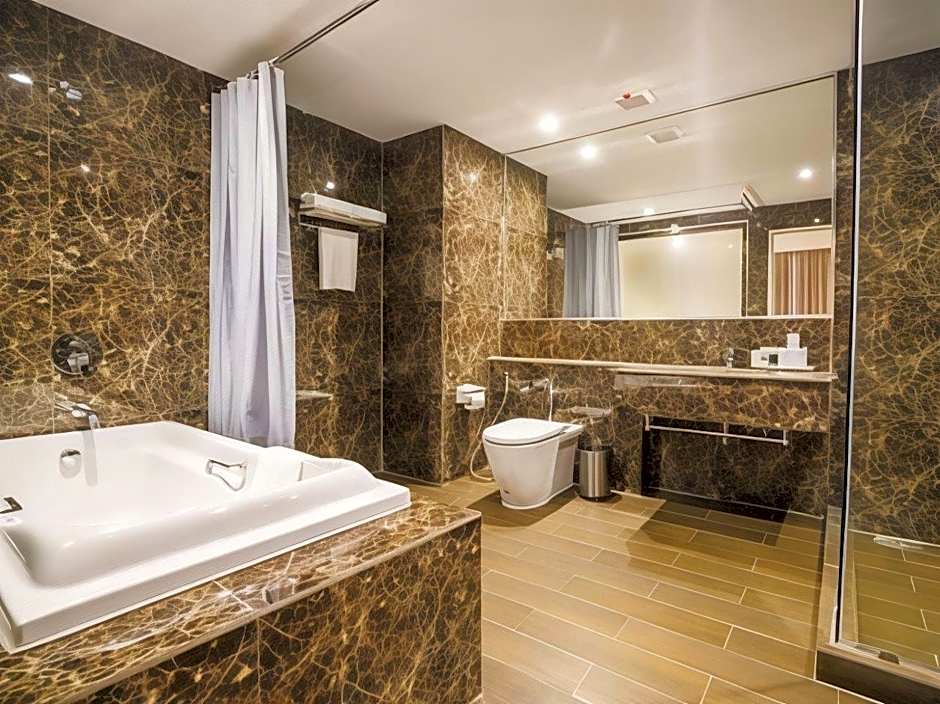 New Season Square Hotel