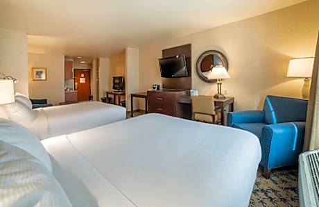 2 Queen Beds, Suite, Nonsmoking