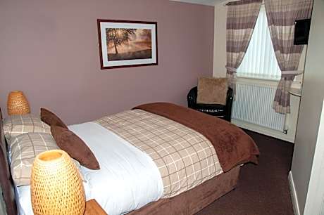 Family Room with Private Bathroom (2 Adults + 1 Child)