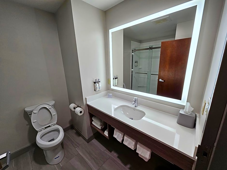 Holiday Inn Express Hotel & Suites Cincinnati-Blue Ash By IHG
