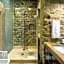 Donati Luxury Tower Suites